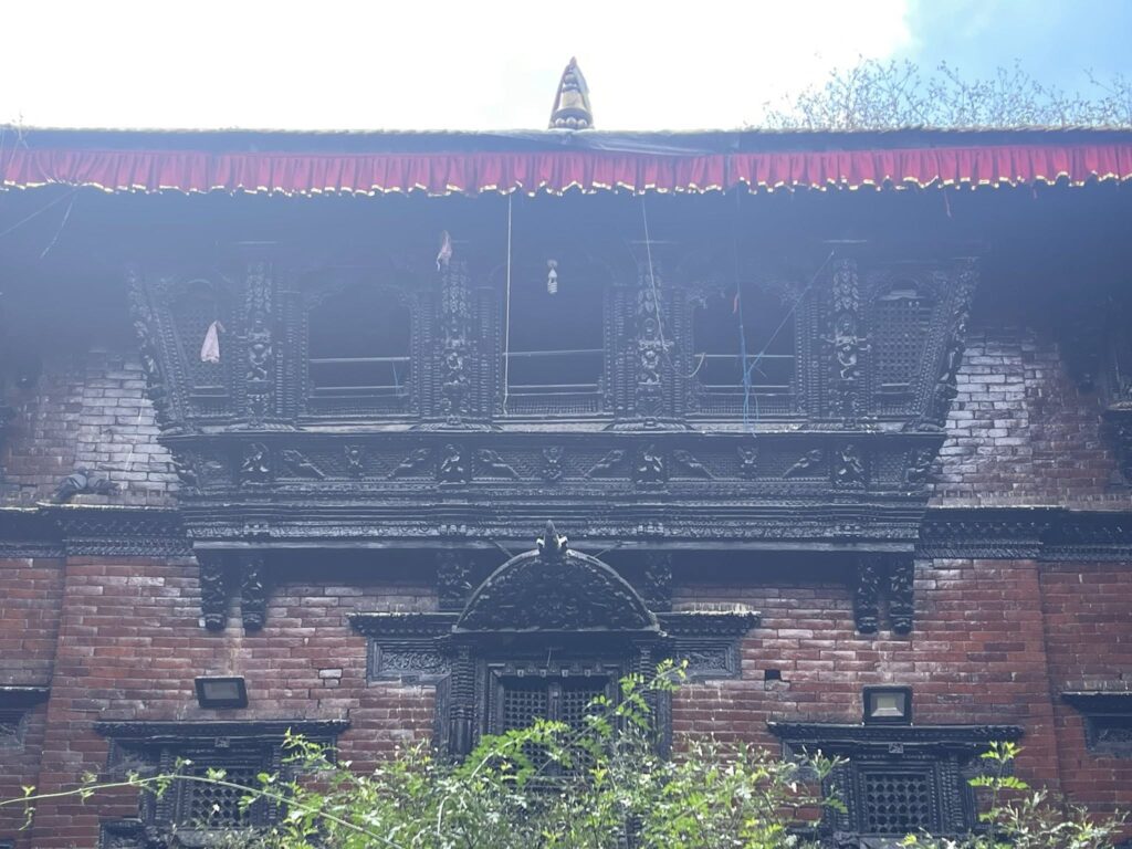 ここの窓から生き神「クマリ」が顔を出される時があるそう　今の「クマリ」さんは2歳半なのだそう